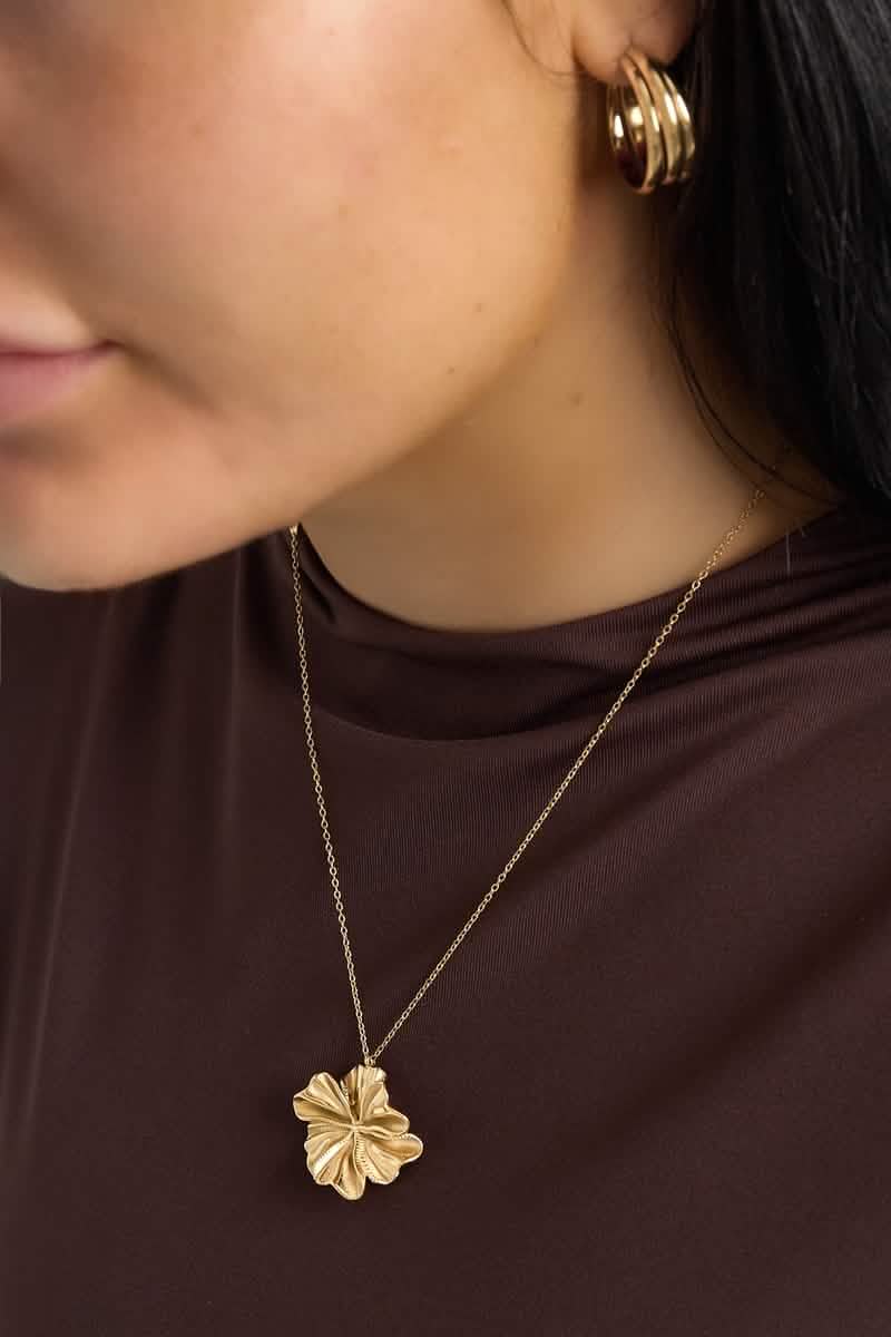 Pendant necklaces FlowerWomen's jewelry/Necklaces/Pendant necklacesLovirea